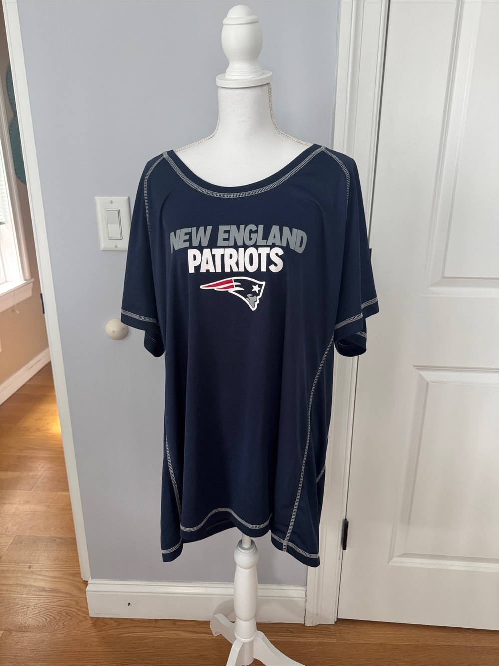 Women’s New England Patriots Navy Graphic Tee